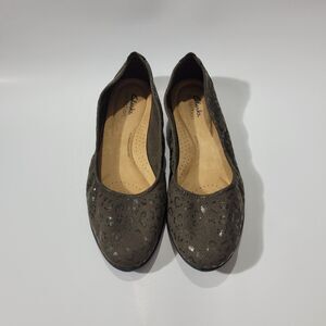 Clarks Collectikn Slip On  Fabric Loafers  Green Olives Sz 9M